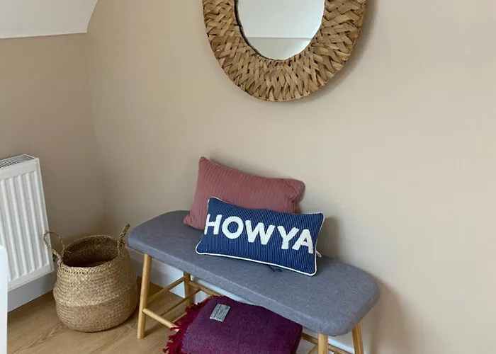 아파트 The Blue Door